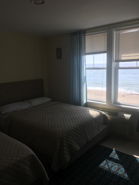 Misquamicut Beach Front Inn Westerly Buitenkant foto