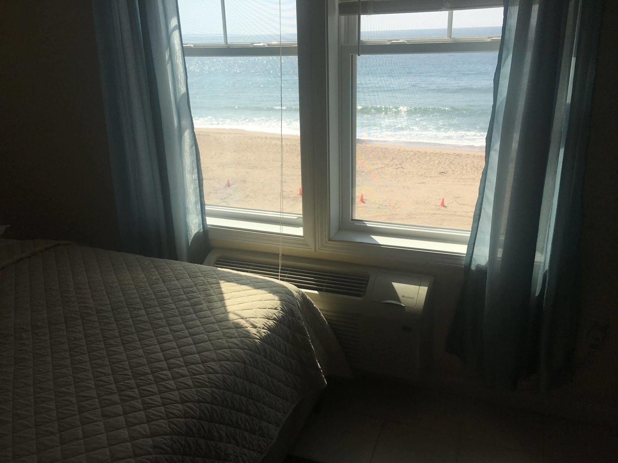 Misquamicut Beach Front Inn Westerly Buitenkant foto